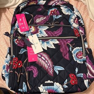 (BRAND NEW) VERA BRADLEY Never been used before. The tags are still on it.